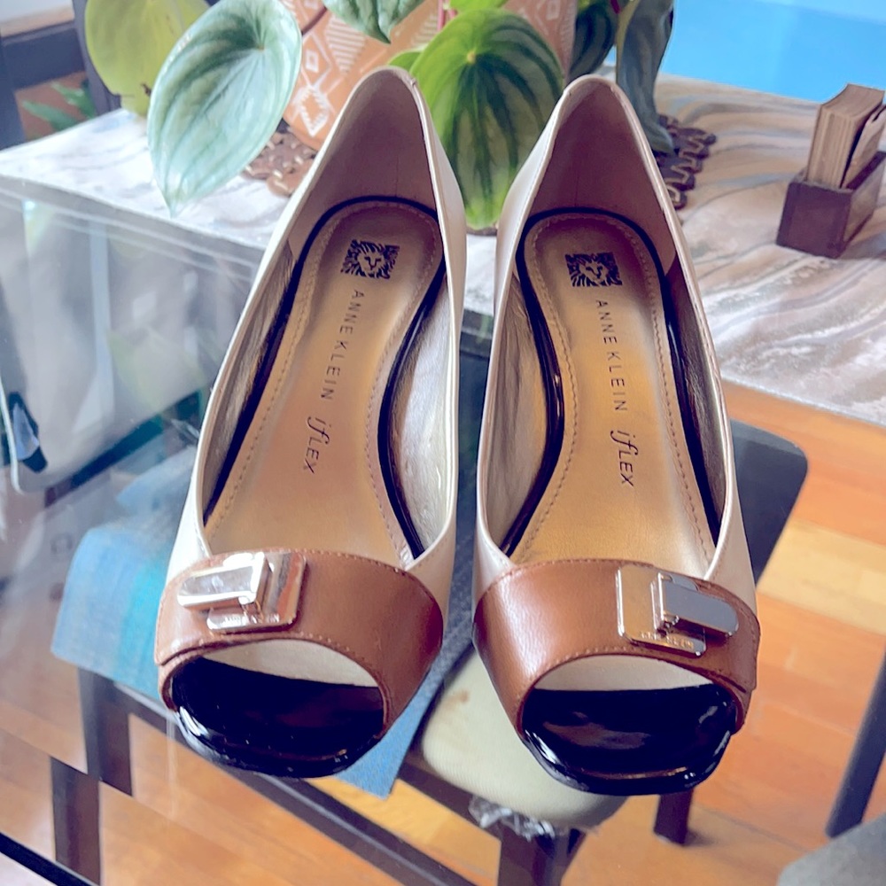 Anne Klein wedge pump shoes
